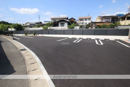 ルフレ[2LDK/59.58m2]の駐車場3