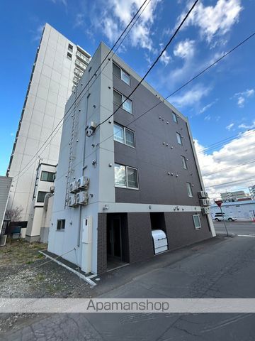 阿部亮財団ビルの外観写真