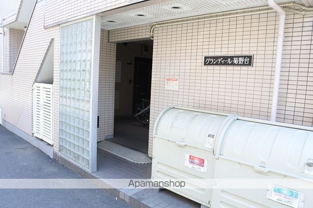 グランディール菊野台の玄関写真