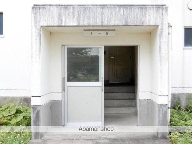 ビレッジハウス長沼城南1号棟の玄関写真