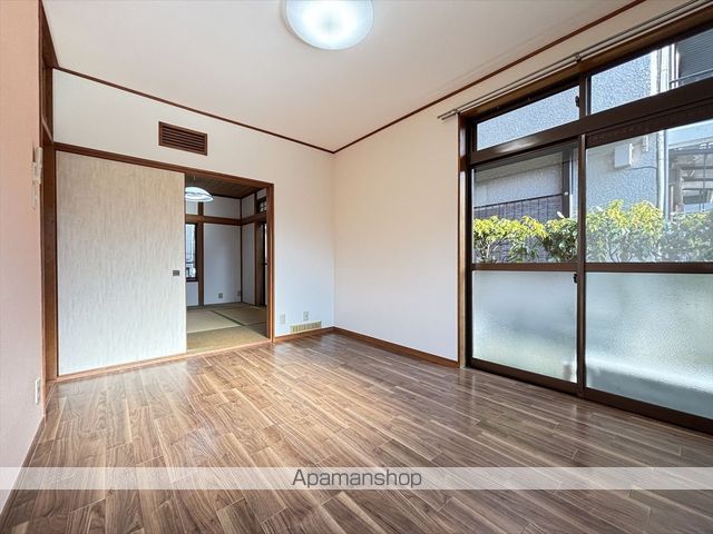 名張市 2階建 築45年の内装写真