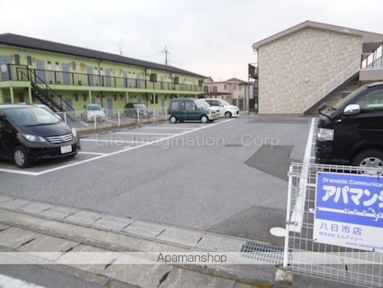 フロラシオン[1K/28.02m2]の駐車場2