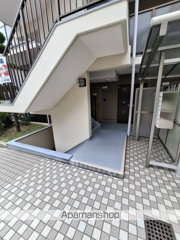 ウエストアップ元町の玄関写真