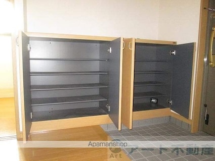 プレジール道後[3LDK/103.9m2]の玄関