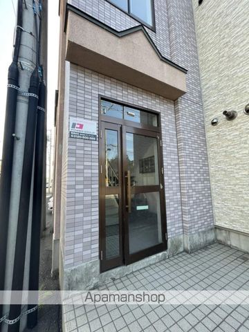 パレス杉都A棟の玄関写真