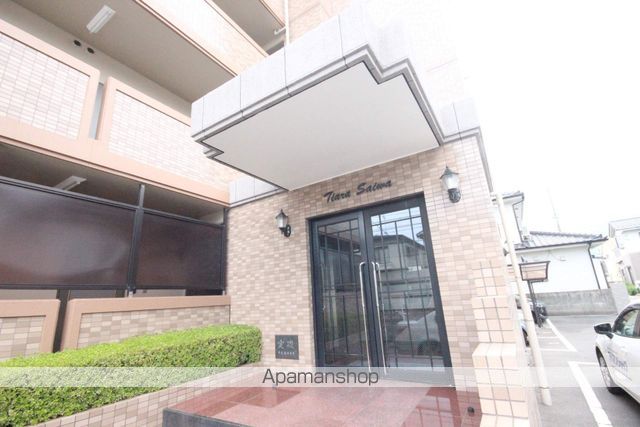 ティアラサイワの玄関写真