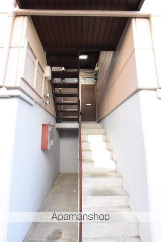ロイヤルハイツ桑園の玄関写真
