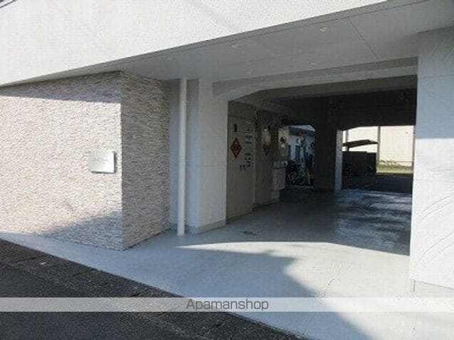 クイール加納の玄関写真