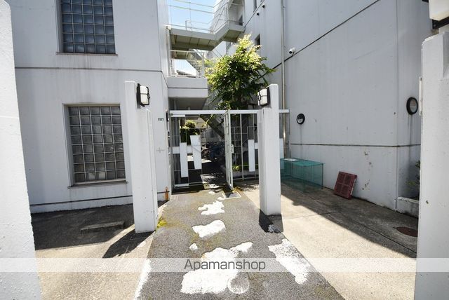 リヴァーレ待兼山の玄関写真