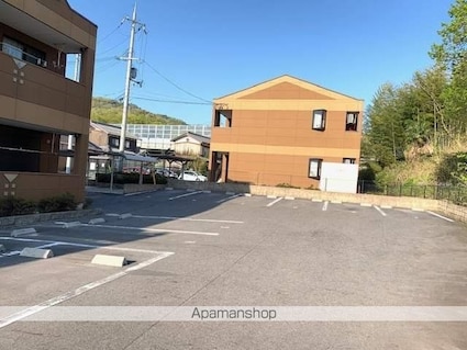 滋賀県彦根市野田山町[2LDK/49.58m2]の駐車場3