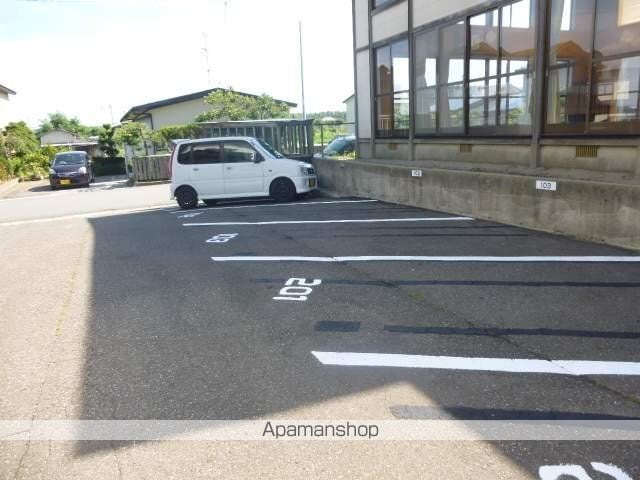 パインコートの外観写真