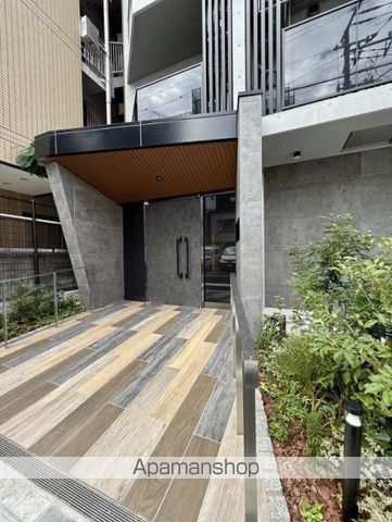 AZEST阪東橋IIの玄関写真