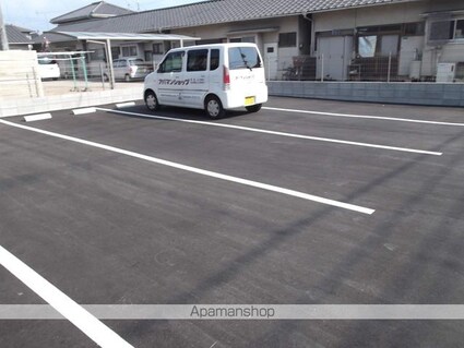 ウィズハイム曙[2LDK/54.51m2]の駐車場