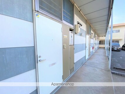 レオパレスＫＡＷＡＳＡＫＩ[1K/19.87m2]の玄関