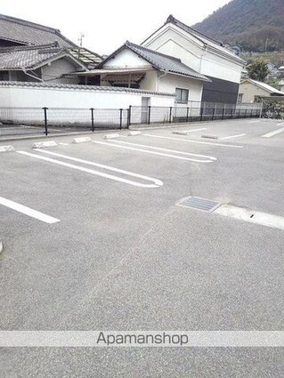 グレイス・ガーデン[2LDK/55.86m2]の駐車場1