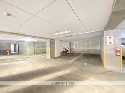 コミュニティ美原Ⅱ[1DK/32.44m2]の駐車場