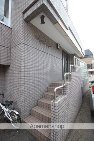 202松井ビルの玄関写真