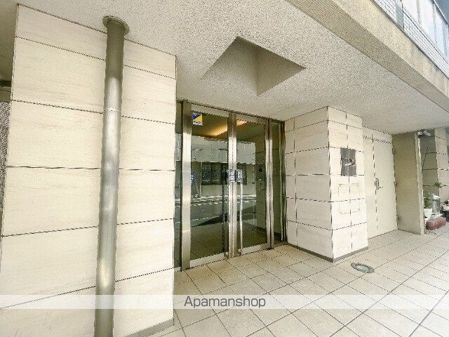 レジディア本厚木の玄関写真