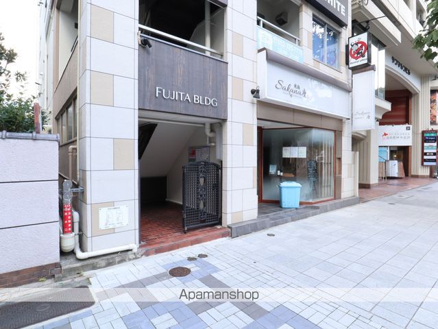 藤田ビルの玄関写真