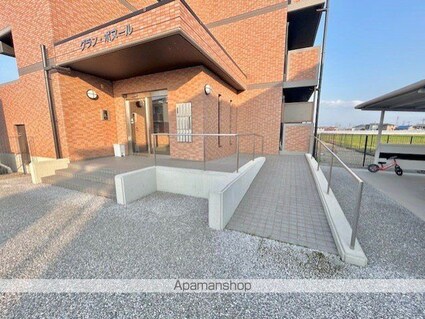 グラン・ボヌール[2DK/46.5m2]のエントランス2