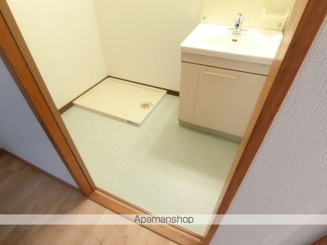 SURPLUSTHREE大松の内装写真