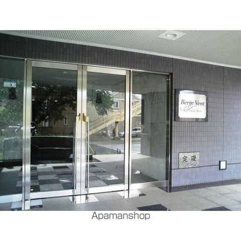 ベルジュヴァーンの玄関写真