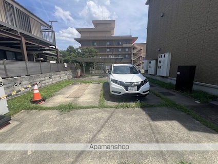 滋賀県大津市唐橋町[1LDK/37m2]の駐車場