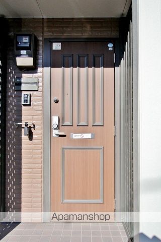 コスモ スクエア B棟の玄関写真