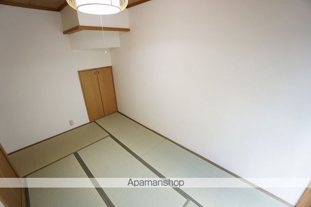 南芥川町貸家の内装写真