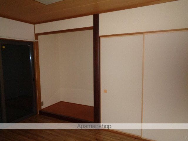 員弁郡東員町 2階建 築23年の内装写真