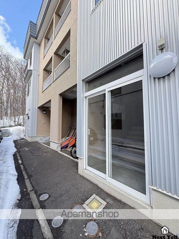 札幌市清田区 3階建 築22年の玄関写真