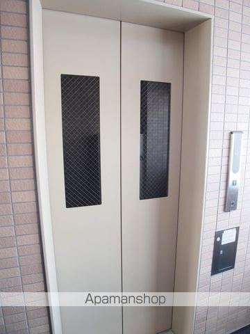 第六松屋ビルの玄関写真
