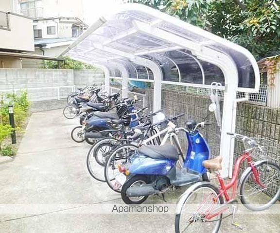 レオパレスクレストの外観写真
