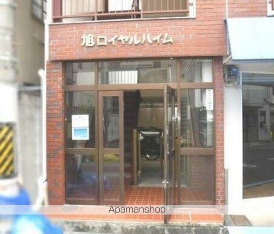 旭ロイヤルハイムの玄関写真