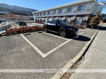 レオパレスプレジールせど[1K/23.18m2]の駐車場2