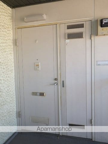 グリーンパーク根岸B棟の玄関写真