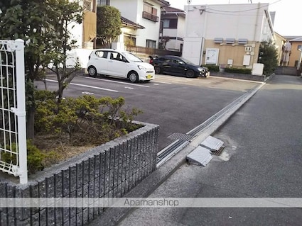 レオパレスＬＡ　ＶＩＴＡ山越[1K/26.08m2]の駐車場2