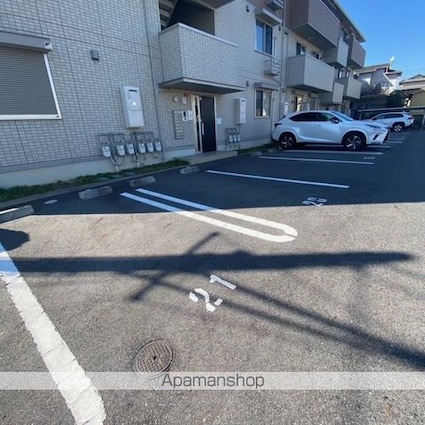 滋賀県栗東市下鈎[1LDK/41.01m2]の駐車場5