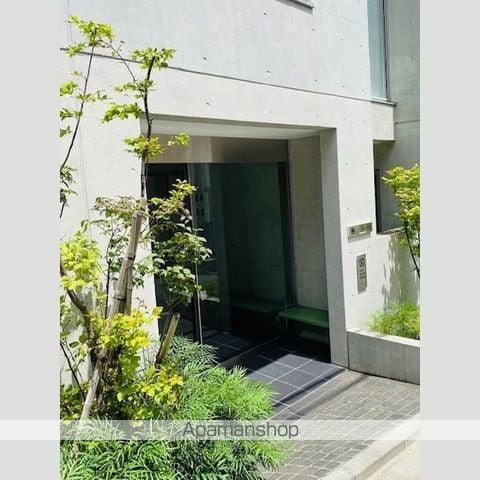 アプリーレ赤坂の玄関写真