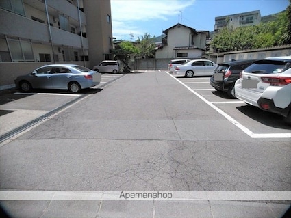 アパルトマン上松[3LDK/71m2]の駐車場2