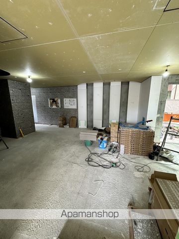 プレサンス塚本ベラビィの玄関写真