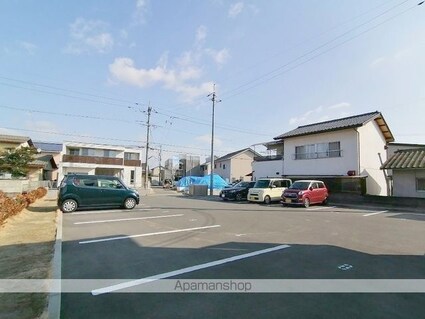 ヴィルヌーブカノン[1LDK/35.03m2]の駐車場