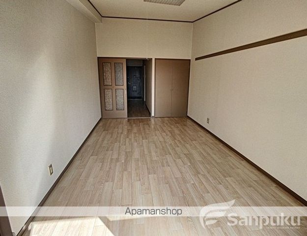 トレンディ山越の内装写真