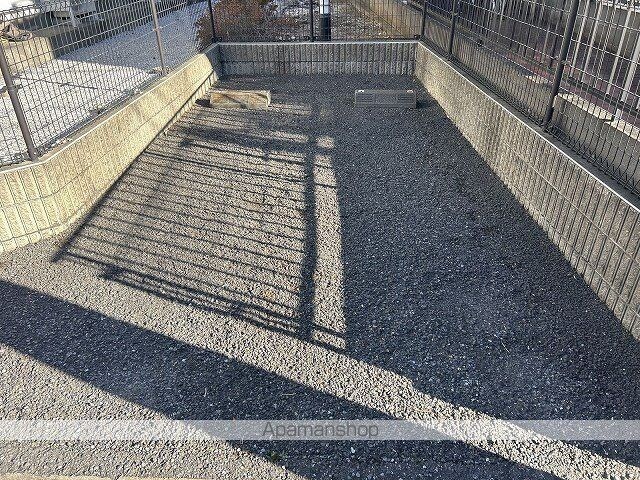 レオパレスエターナル[1K/22.35m2]の駐車場2