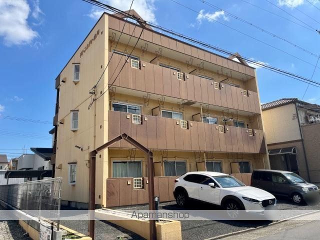 クィーンシティー吉川の玄関写真