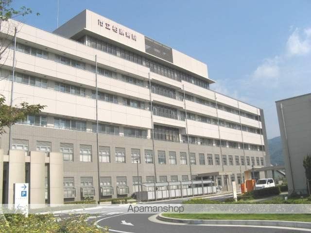 ルネ・アルマーニの周辺写真