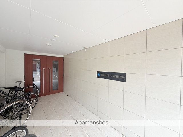 フォレスタ円山の玄関写真