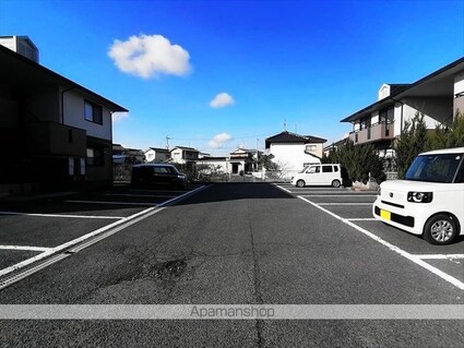 ウエストアベニュー　Ａ棟[2LDK/53.81m2]の駐車場2