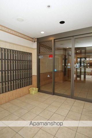 エスリード南森町駅前の玄関写真