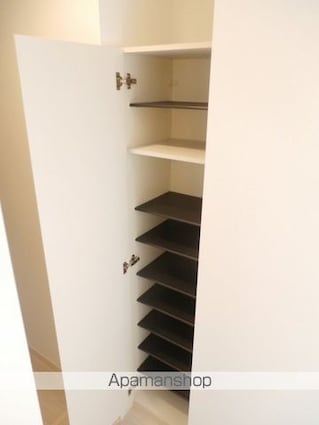 ロイヤルコート天王町[1R/16.14m2]の玄関